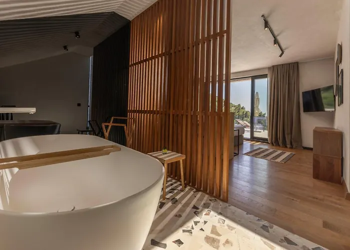 Eleven Excelsior - Luxe, Gym, Spa,