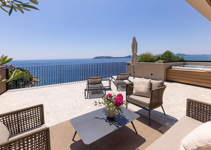 Villa Eleven Excelsior - Luxe, Gym, Spa,