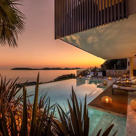 Eleven Excelsior Villa *