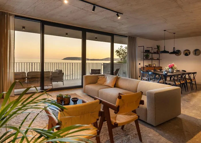 Eleven Excelsior - Luxe, Gym, Spa, Villa