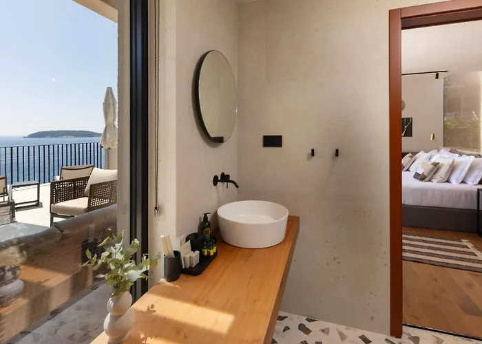 Eleven Excelsior - Luxe, Gym, Spa,