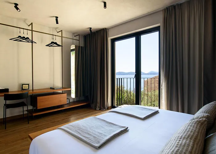 Eleven Excelsior - Luxe, Gym, Spa,